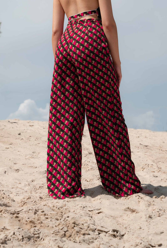 Hose mit geometrischen Mustern