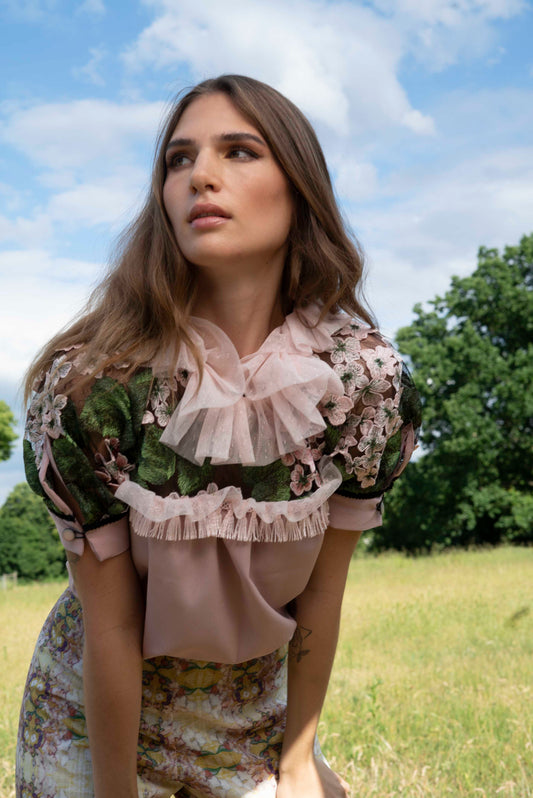 Kurzarmbluse mit Puffärmeln