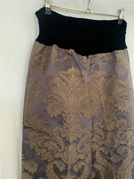 Pantaloni con motivi ornamentali