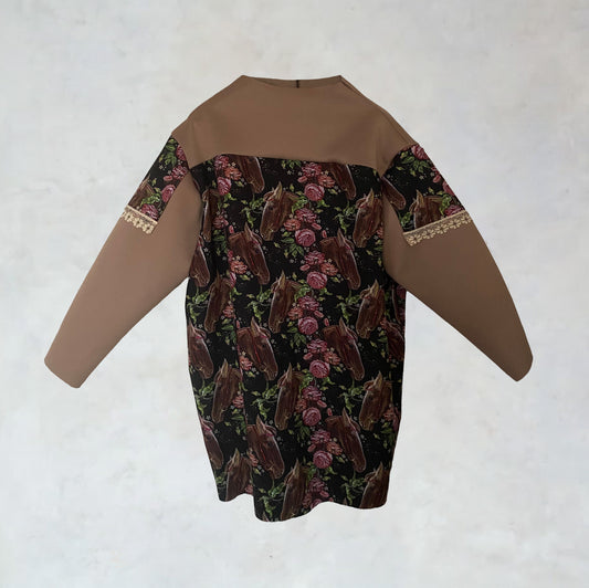 Multifunktionales Pulloverkleid aus Softshell mit Motiven